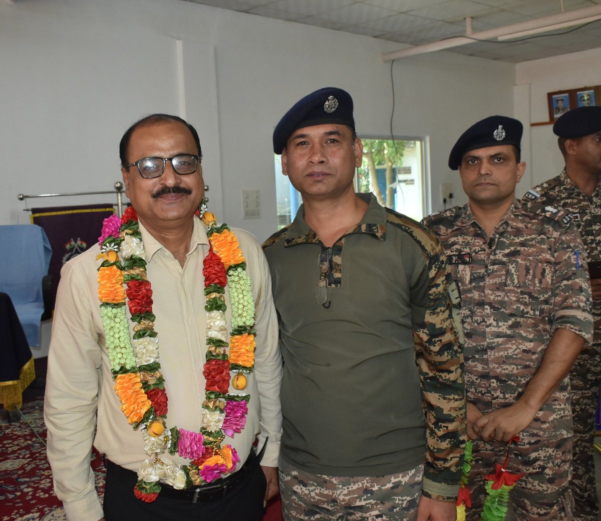 170BNCRPF's tweet photo. इस वाहिनी के स.उप.नि./जीडी विनय कुमार पाण्डेय के द्वारा इस महान बल में 30 वर्षों की गौरवपूर्ण सेवा पूर्ण कर सेवानिवृत्त होने पर हार्दिक शुभकामनाएँ एवं सम्मान। हम सभी आपके उज्जवल भविष्य की कामना करते है। https://t.co/QfzVEvTNwY