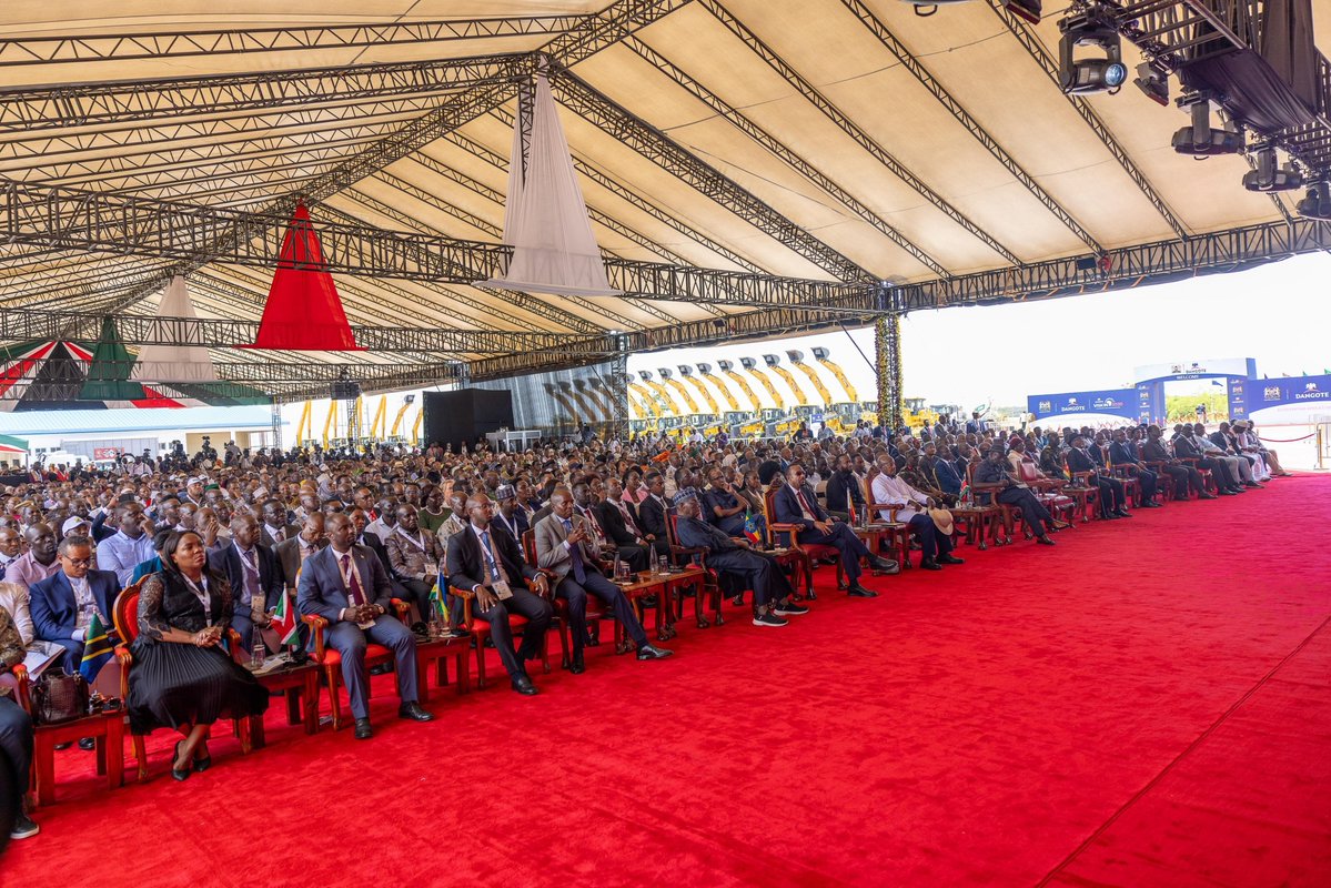 RwandaTrade's tweet photo. On behalf of H.E. President Paul Kagame, Minister @AKajangwe today participated in the groundbreaking ceremony for the Dangote East Africa Petroleum Refinery and Petrochemicals Special Economic Zone (SEZ) in Lamu, Kenya. https://t.co/BLaXYx3Dyw