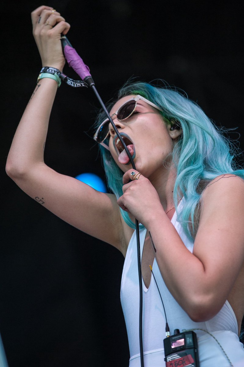 haIseylq's tweet photo. Halsey performing at Boston Calling in 2015. 

📸: Little Monkeys Photo Company https://t.co/yQDNDQQvmh