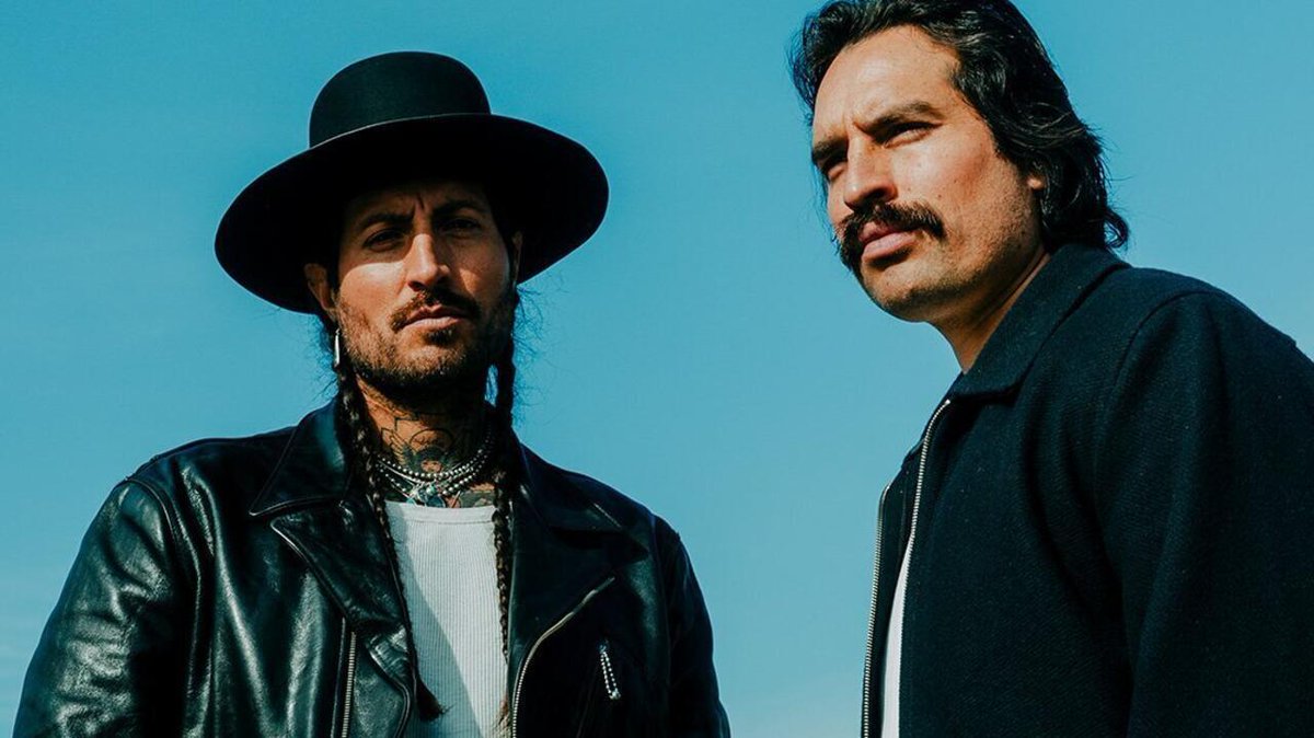 RFIMusique's tweet photo. Les frères guitaristes Hermanos Gutiérrez célèbrent les Andes dans l'album «Los Ojos del Condor» rfi.​my/D5kX https://t.co/FMplYiHQdj