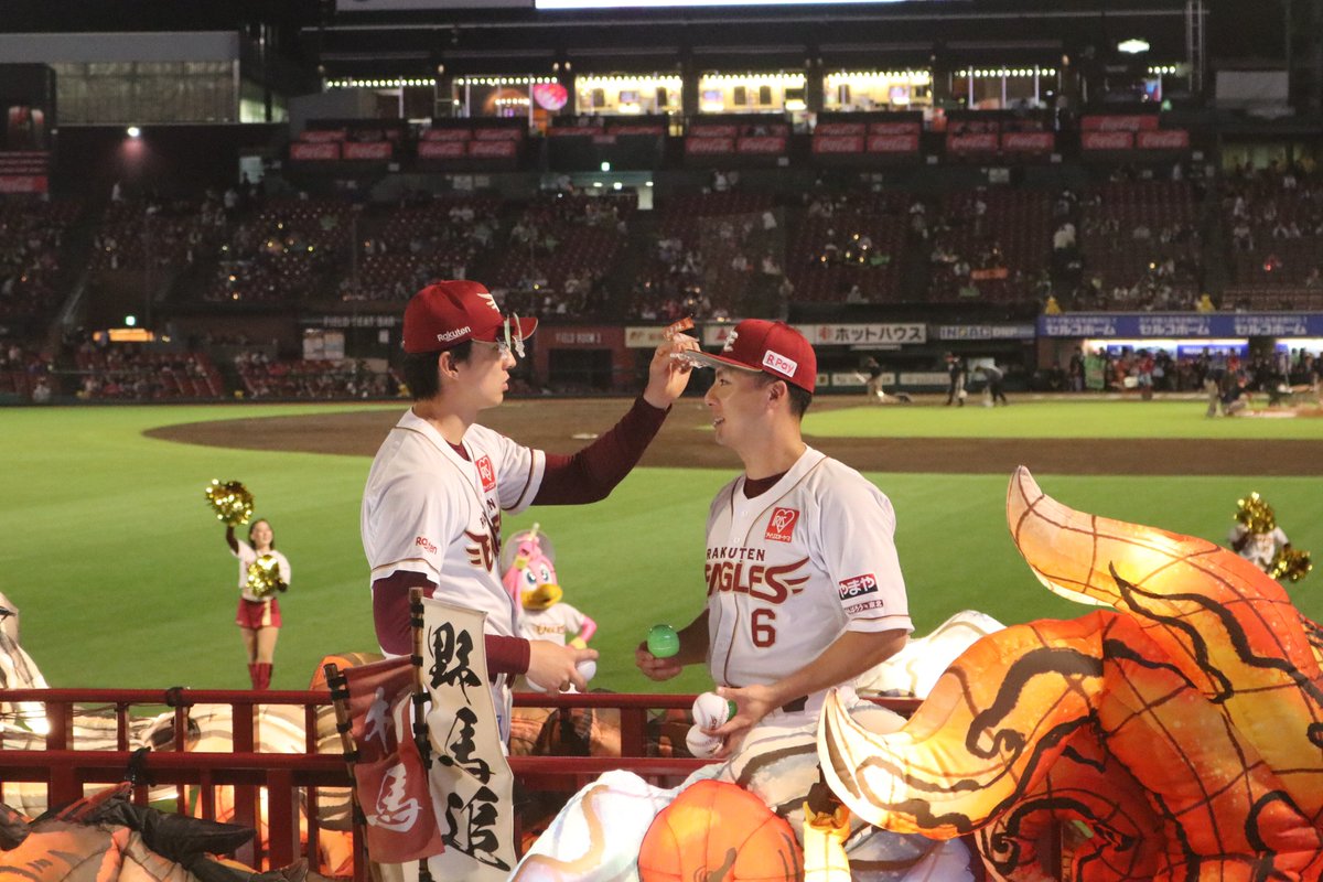 favor15's tweet photo. フラッグを直してあげる荘司選手 https://t.co/oKkRe8qTDL