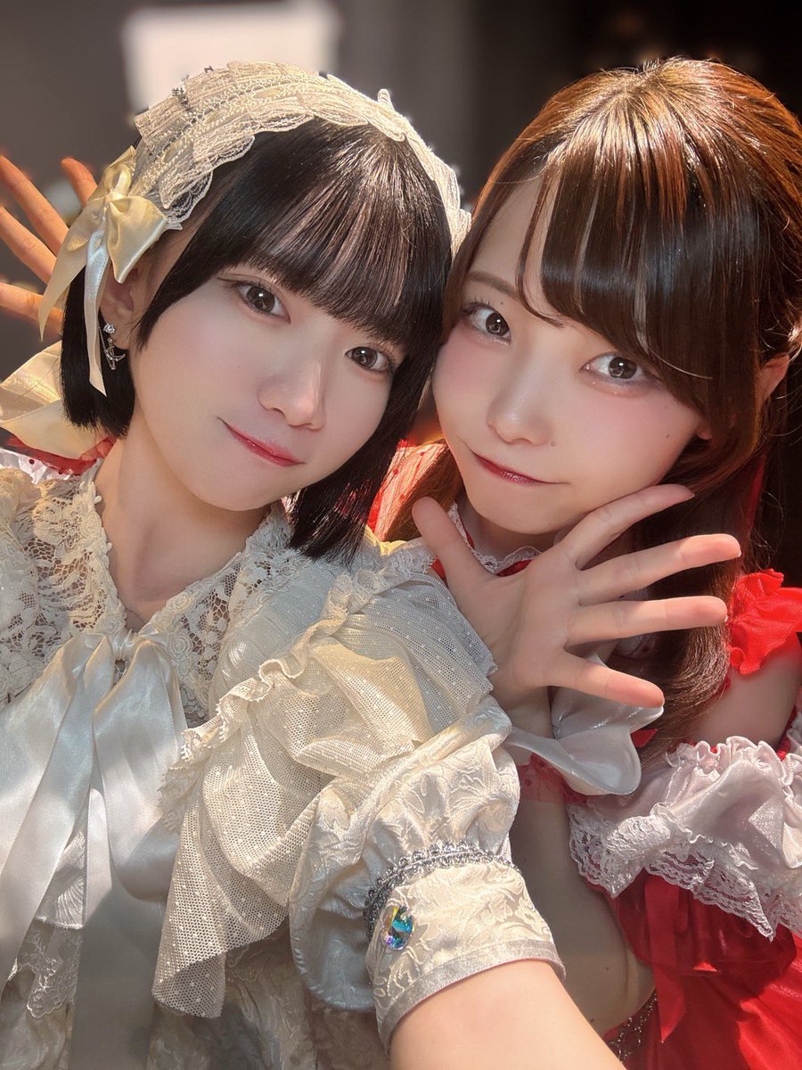 HoLoHaLo_info's tweet photo. 📍新宿DHNoA さん『NEO IDOL LEGION 』
夜遅い出番でしたが、お足元の悪い中見に来て下さりありがとうございました！✨

HoLo!HaLo!の赤色担当 ななみんこと奈波芽生です！🪄❤️

今回前物販では、ちょっぴりレアな私服でやらせて頂きましたよ！照れちゃうね！😳✨

初めましての方々が温かく見守ってくださってとっても心強かったです！沢山コールもありがとうございました！🫶

そして！本日HoLo!HaLo!の公式Xフォロワー様が100名突破いたしました！やったー！🥹

まだまだ沢山！ホロハロを好きになる魔法をかけていくので！今後とも応援よろしくお願いいたします〜！🙏❤️

本日のセトリはこちら⬇️
1 赤じゃなくても
2モノクロシンドローム
3愛♡コンタクト

次のライブはこちら！⬇️
10月7日(水) 📍新宿(夜帯)です！
また詳細は分かり次第告知させて頂きます🙌✨
また会えますように🤭❤️

 #HoLoHaLo  #ホロハロ