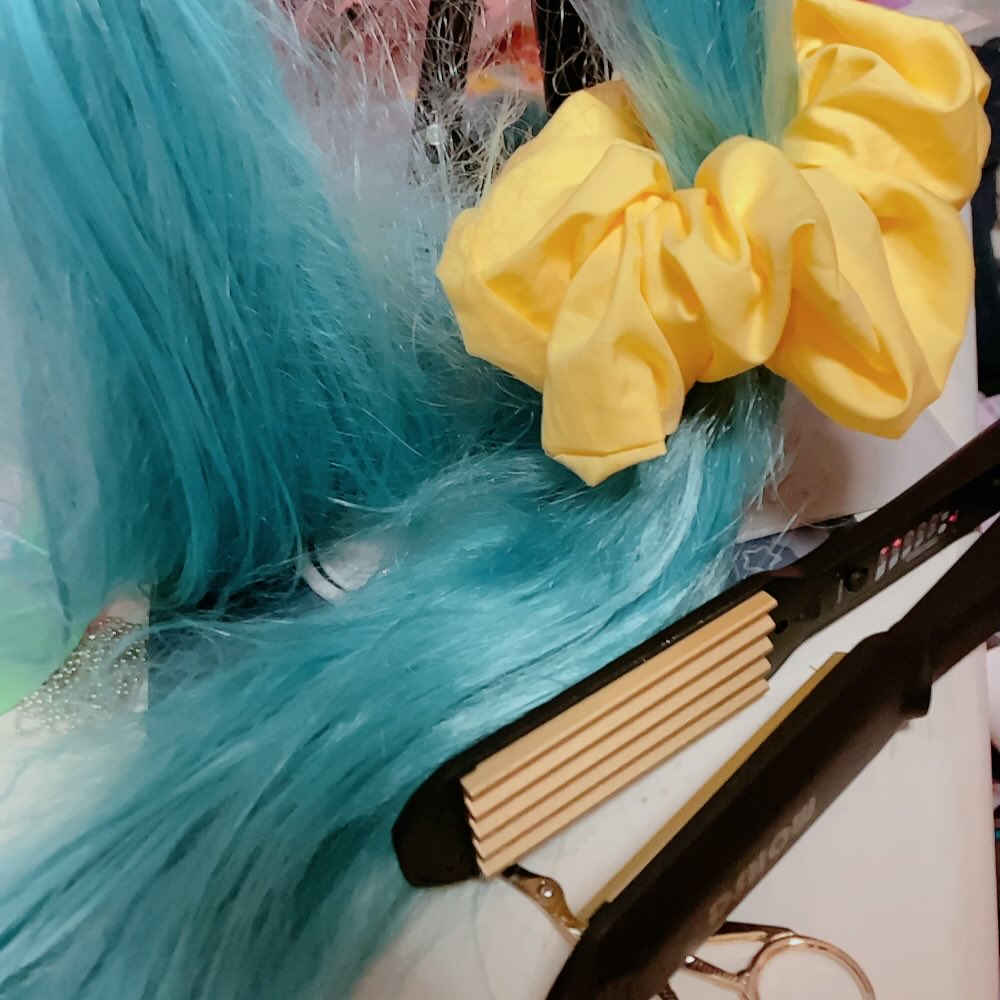 cyataroun's tweet photo. シュシュは作り直した
三つ編みボリュームアップする為のふかし作業が永遠に終わらん https://t.co/Hi8QLw68hK