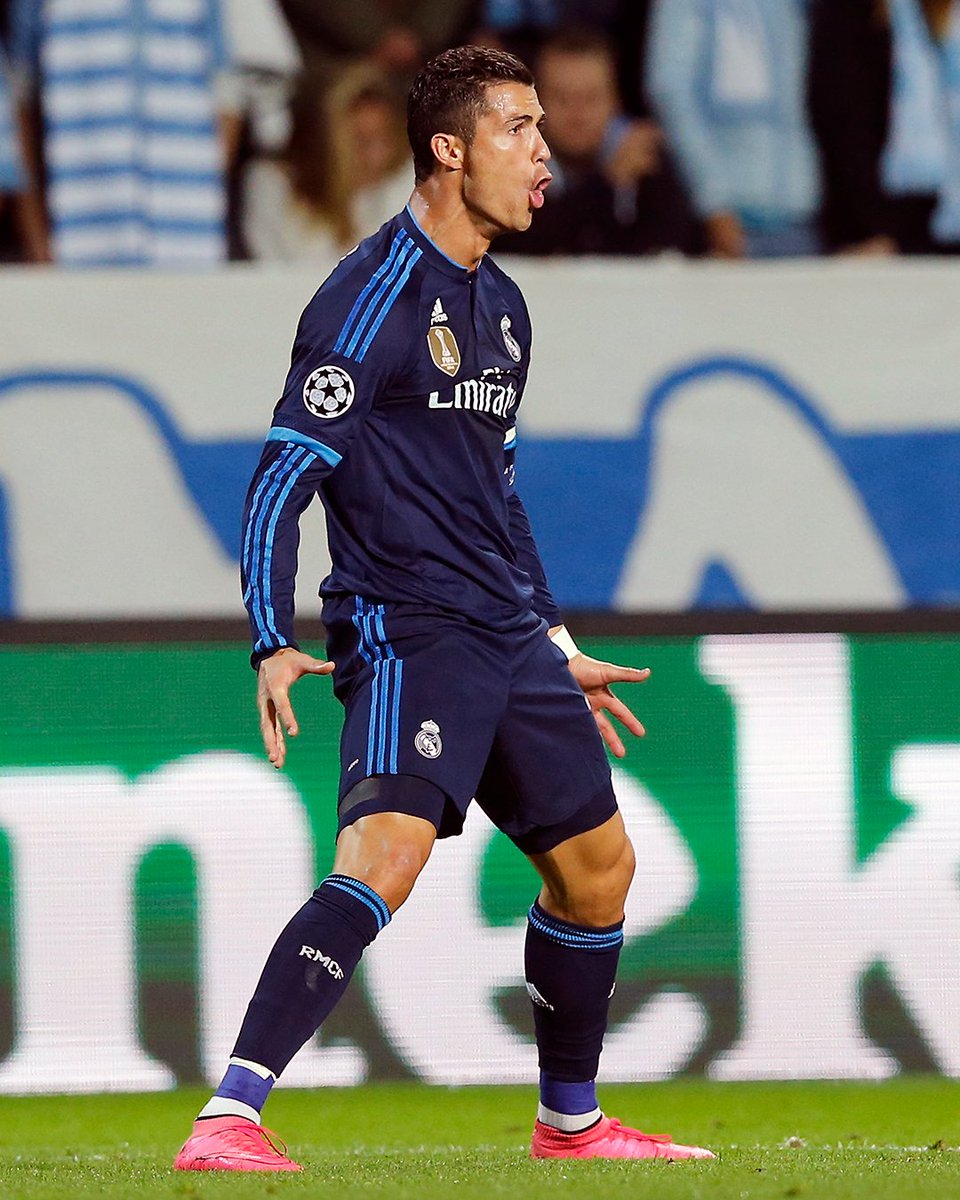 footballontnt's tweet photo. On this day in 2015, Cristiano Ronaldo scored his 500th career goal in a 2-0 win vs Malmö 🇵🇹

Fast forward 11 years, he's now only 21 away from reaching 1000 career goals ⏳ https://t.co/NMNecqqEy7