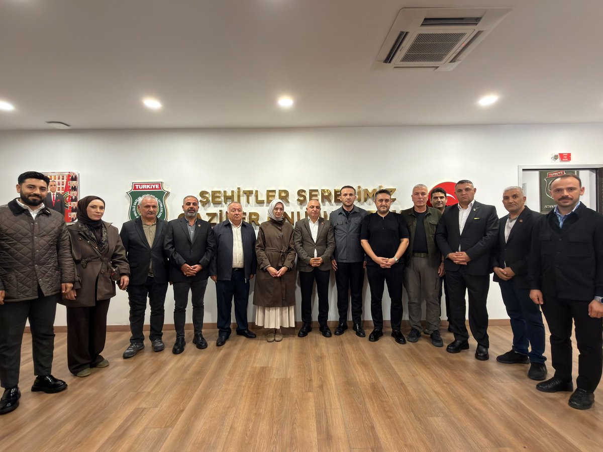 ZehraNurAydemr's tweet photo. Türkiye Harp Malulü Gaziler, Şehit Dul ve Yetimleri Derneği İstanbul Şubesi’ni ziyaret ettik.

​Aziz şehitlerimizin emanetlerine sahip çıkmak, kahraman gazilerimizin haklarını korumak en büyük sorumluluğumuzdur. Nazik misafirperverlikleri için kendilerine teşekkür ediyorum. 🇹🇷 https://t.co/NrmuILBGAW