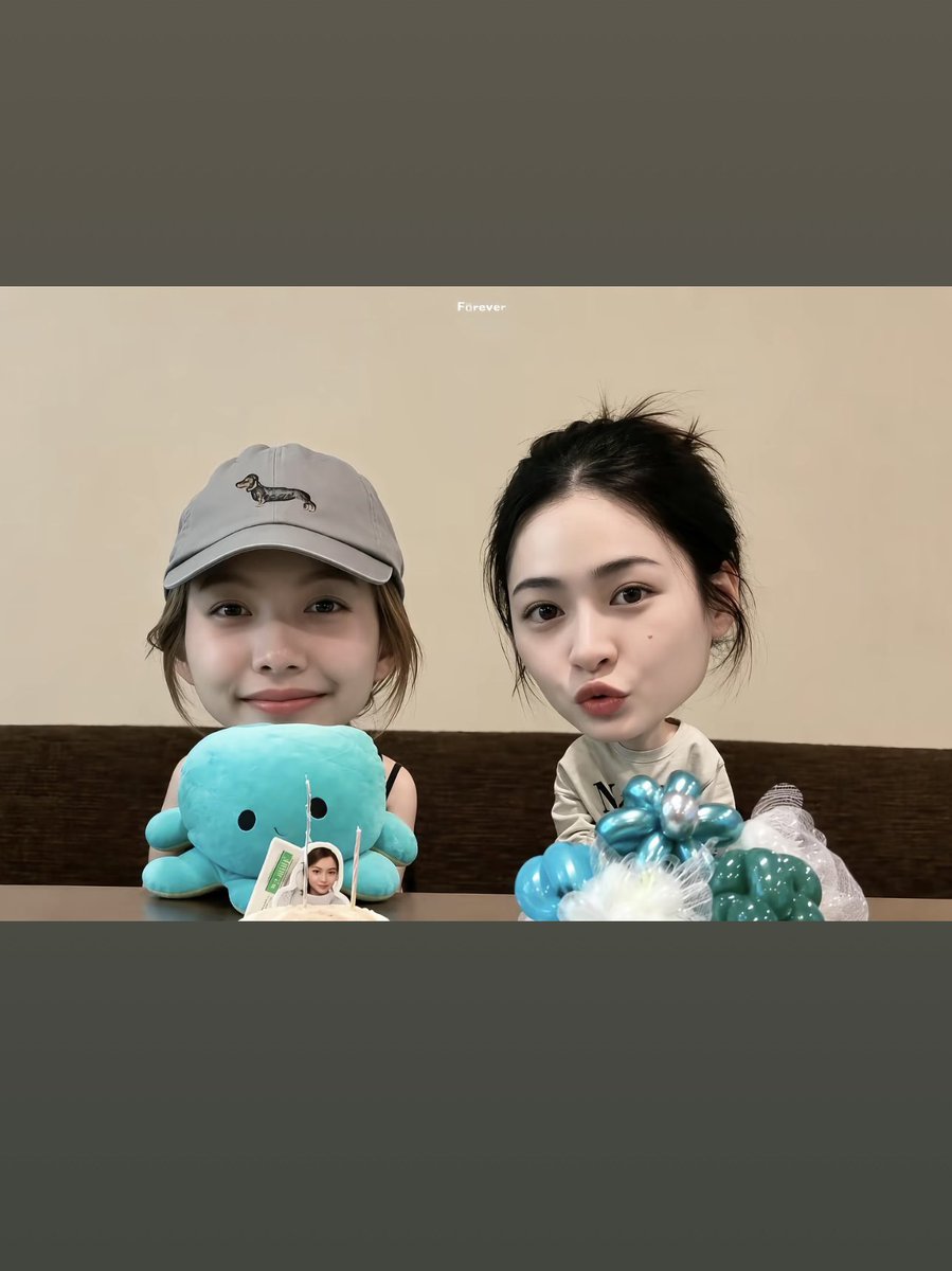 the_n_paranoid's tweet photo. Still so cute! 🥹🤏🏻🤏🏻
@linglingsirilak @ormmormm 

#LingOrm #หลิงออม‌ 
#Linglingkwong #หลิงหลิงคอง 
#ormkornnaphat #ออมกรณ์นภัส https://t.co/xuNpJg0Nw5