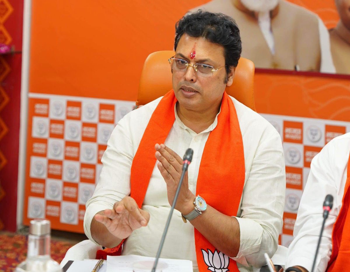 BjpBiplab's tweet photo. मध्य प्रदेश प्रवास के दौरान आज भोपाल में प्रदेश कोर कमेटी की बैठक में सम्मिलित होकर विभिन्न संगठनात्मक विषयों एवं आगामी रणनीतियों पर विस्तृत चर्चा की। इस दौरान पंडित दीनदयाल उपाध्याय जी एवं डॉ. श्यामा प्रसाद मुखर्जी जी की प्रतिमाओं पर माल्यार्पण कर उन्हें श्रद्धापूर्वक नमन किया���

आदरणीय प्रधानमंत्री श्री @narendramodi जी के नेतृत्व में मध्य प्रदेश की डबल इंजन सरकार विकसित भारत के संकल्प को जन-जन तक पहुँचाने का कार्य कर रही है।