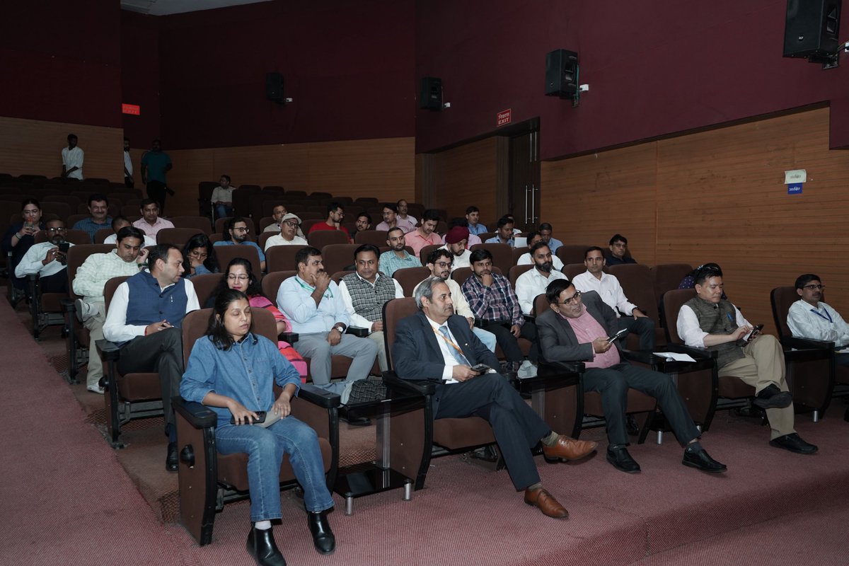 LabourMinistry's tweet photo. A Capacity Building and Awareness Workshop on Labour Codes was held today in Dehradun in collaboration with PHD Chamber of Commerce and Industry and the Government of Uttarakhand under #ShramSamvad.

#LabourCodes #MoLE https://t.co/5QWW1TNfSK