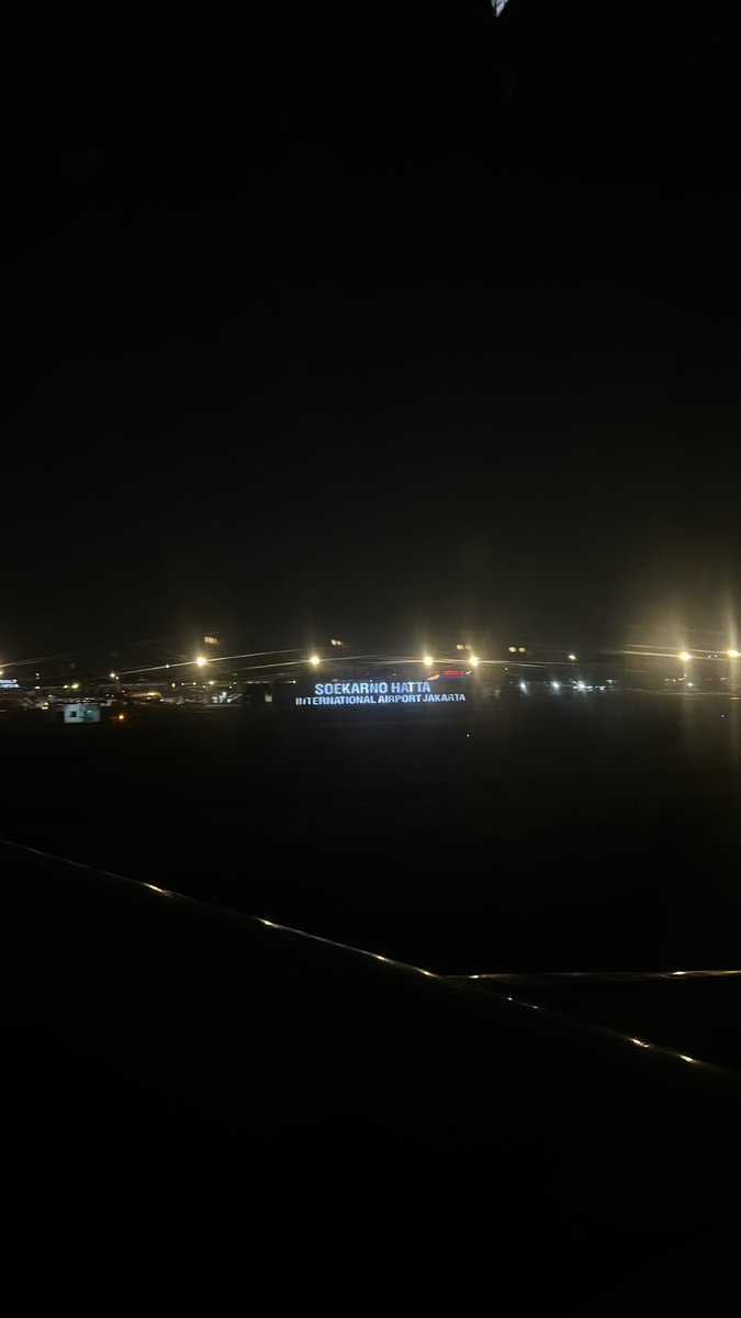 mawhidupaja's tweet photo. Sorry hari ini aku off seharian🥹
Akhirnya aku menang dari kabut asap itu walau dengan gedebak gedebuk bisa touchdown di soetta Alhamdulillah😭🙏🏻 https://t.co/97b8TJwbIt