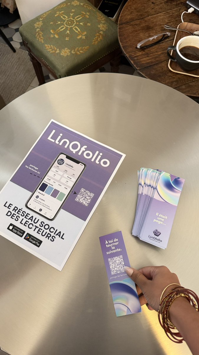 LinQfolio's tweet photo. Le 27 septembre restera une date à part pour LinQfolio …

Pour la première fois, l'application est sortie de l'écran pour exister devant vous, et c'est exactement ça qu'on voulait depuis le début. 

François Rabes, auteur et réalisateur, était avec nous pour ça, pour raconter son parcours entre cinéma et écriture, et pour nous parler d’indemne.

Un grand merci à Beau M café, qui nous a offert ce lieu le temps d'un après-midi pour que tout ça prenne vie. et merci à françois d'avoir pris le temps de venir jusqu'à nous.

Mais si cette première édition a pu voir le jour, c’est avant tout grâce à vous, venus aussi nombreux nous rejoindre. 🤍

Et ce n’est que le début ! De nombreux événements sont encore à venir… 🦉

Alors, restez avec nous et rejoignez-nous sur LinQfolio, disponible sur iOS et Android, pour suivre les prochains événements et ne rien manquer !

https://t.co/5GJkfgXbty