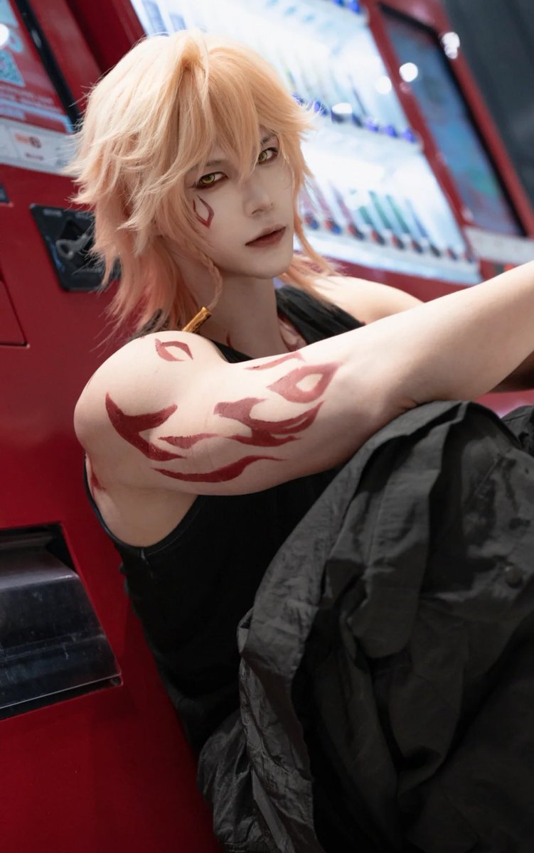 zephryux's tweet photo. In case you guys didn’t know, Xianke (well known for his Mydei cosplays) has a twitter account! Unfortunately twitter’s been restricting his account so many people aren’t aware he’s on this app too 🙁 https://t.co/WJZ0NxJUiR