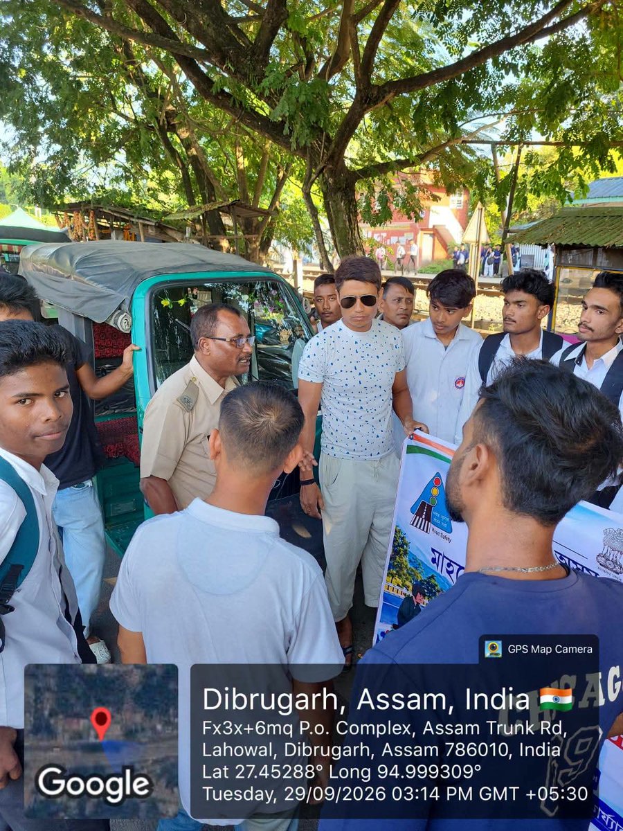 dc_dibrugarh's tweet photo. 2. Street Corner meeting with drivers of Vikram, EV Auto, Magic as well Enforcement Drive at Lahowal Vikram Stand.
#CMOAssam
#MyGovAssam
#DirectorateofInformationandPublicRelationsAssam https://t.co/OOCkyrOlKl