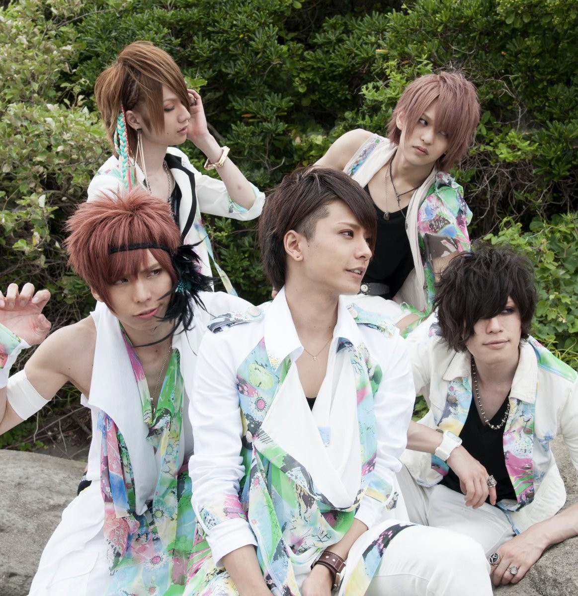 akiji_akj's tweet photo. はっぴぃばーすでーおれ＼(^o^)／

おぎゃああああああああああああああああ！！！wwwwwww

※写真は13年前のぼくらです。(21歳)
初公開ｵﾌｼｮ

見た人全員のお祝いコメント待ってます(O_O) https://t.co/eWPJ3l87iY