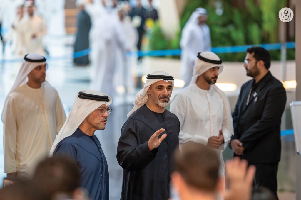 ADMediaOffice's tweet photo. خالد بن محمد بن زايد يزور معرض جودة الحياة والاستثمار (ليفكس 2026)؛ وسموّه يقوم بجولة تفقدية في المعرض شملت أجنحة عدد من الجهات والشركات الوطنية المشاركة، ويطّلع خلالها على عدد من المشاريع والمبادرات المبتكرة في تخطيط مدن المستقبل. https://t.co/wczXx7o9a1