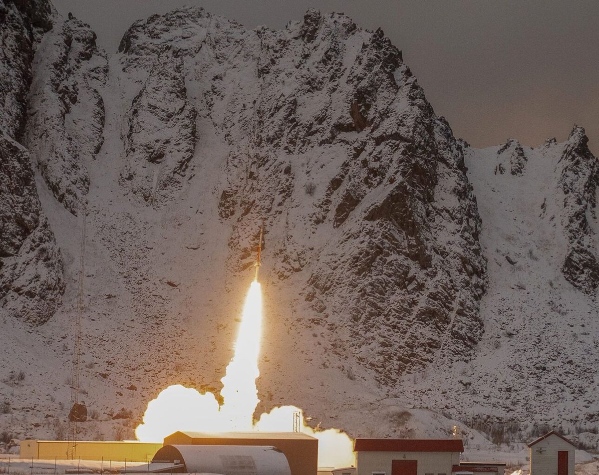 altium's tweet photo. Welcome Team Lyra from the University of Oslo, to our sponsorship program!

Lyra is pushing the boundaries of student rocketry with ambitious aerospace engineering

Explore team sponsorships: https://t.co/ZquqMMxq8n

Request a student license: https://t.co/a0B0e1hoGj

#Aerospace https://t.co/xmnwvVf4K1