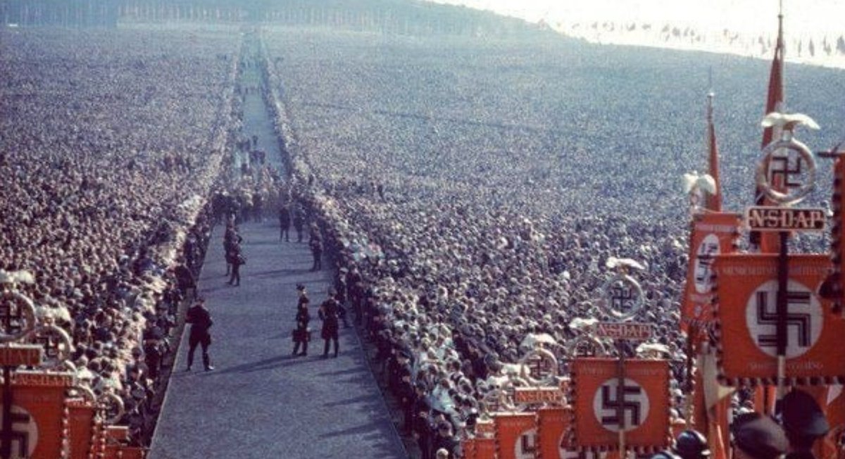 52mete_han's tweet photo. Adolf Hitler'in 1937 yılında düzenlediği miting.

İnsanlık tarihinde hiçbir miting bu kadar çok insanı bir araya getirmedi.  
Bu mitinge katılan tüm bu insanlar 8 yıl sonra, 1945'te, Hitler'in fikirlerini hiçbir zaman desteklemediklerini söylediler. https://t.co/2Z3FQnwZvx