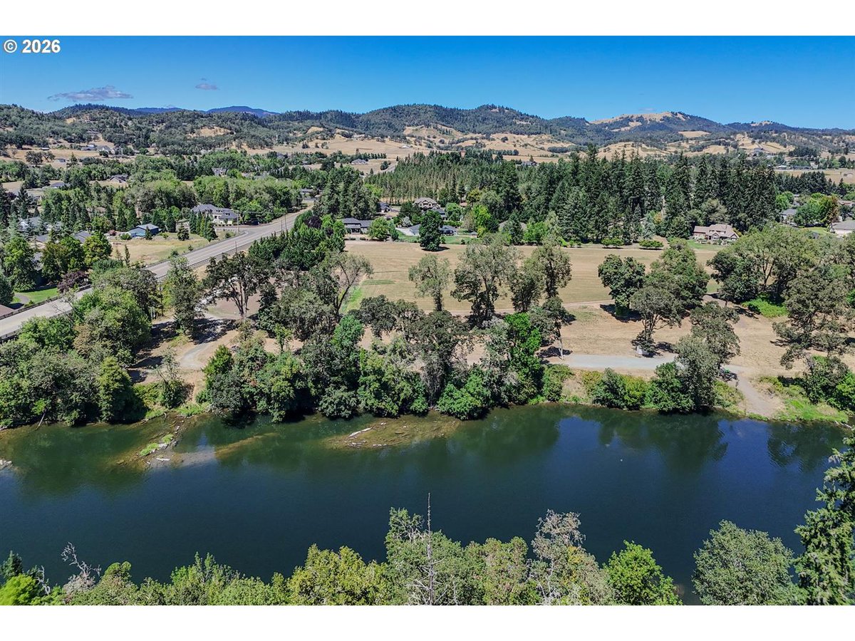 JulieBancroft5's tweet photo. How about this 4 bed, 2.50 bath home in a private neighborhood? #Roseburg #RealEstate

Please reach out with any questions or if you'd like to know more details at 541-680-1484! https://t.co/S0L6saYemx