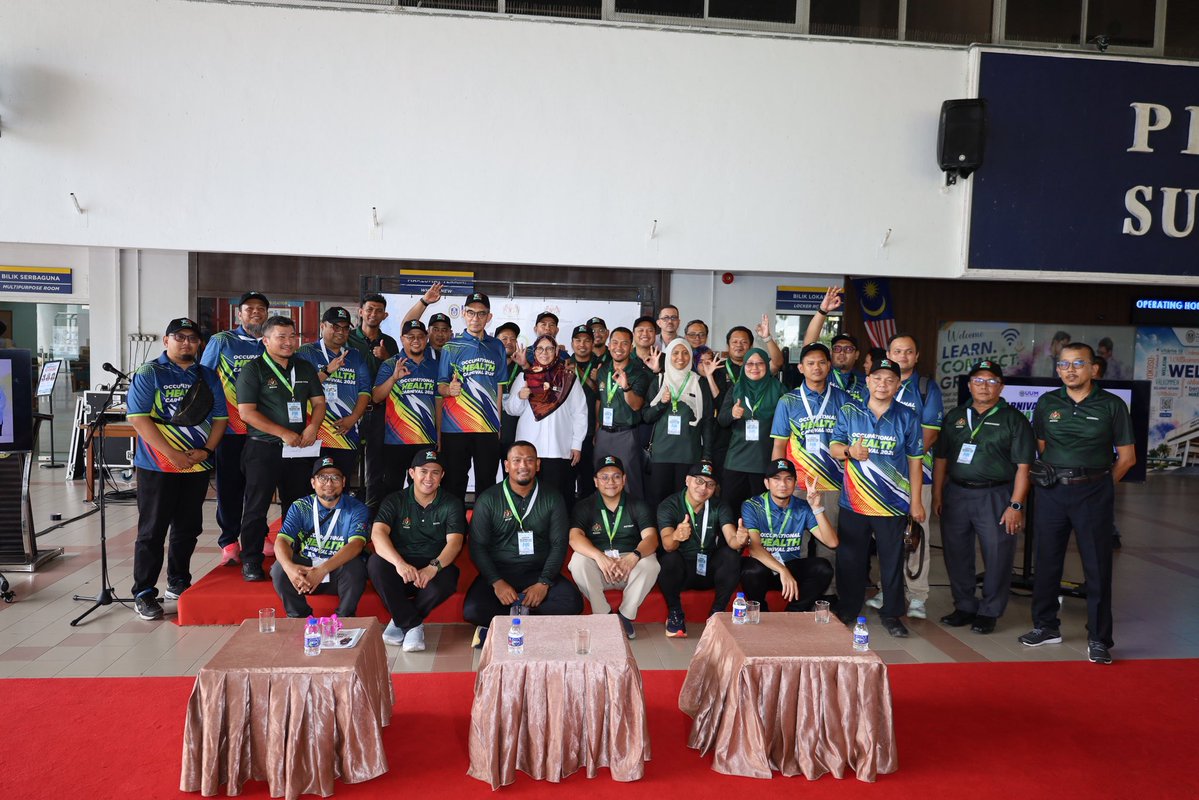 doshmalaysia's tweet photo. YBrs. Ir. Ts. Hajah Hazlina binti Yon, Ketua Pengarah JKKP Malaysia telah menyempurnakan Majlis Perasmian Karnival Kesihatan Pekerjaan Peringkat Negeri Kedah 2026 anjuran JKKP Kedah dengan kerjasama Universiti Utara Malaysia (UUM).
#KESUMA #JKKPxDOSH #UUM #KKP #OSH https://t.co/v1CmzhTM12