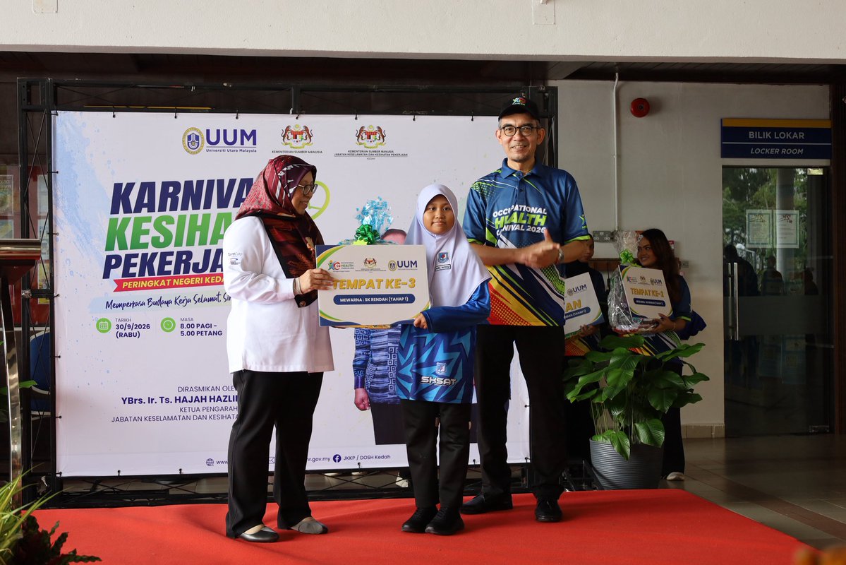 doshmalaysia's tweet photo. YBrs. Ir. Ts. Hajah Hazlina binti Yon, Ketua Pengarah JKKP Malaysia telah menyempurnakan Majlis Perasmian Karnival Kesihatan Pekerjaan Peringkat Negeri Kedah 2026 anjuran JKKP Kedah dengan kerjasama Universiti Utara Malaysia (UUM).
#KESUMA #JKKPxDOSH #UUM #KKP #OSH https://t.co/v1CmzhTM12