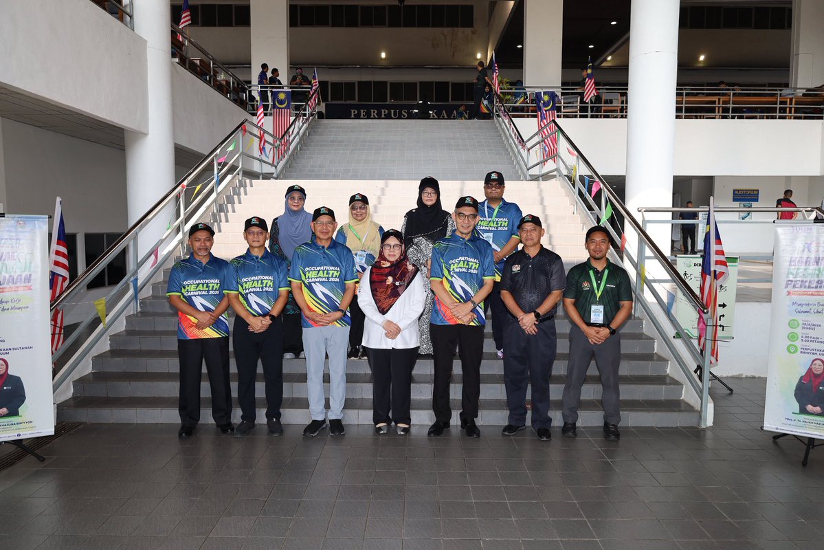 doshmalaysia's tweet photo. YBrs. Ir. Ts. Hajah Hazlina binti Yon, Ketua Pengarah JKKP Malaysia telah menyempurnakan Majlis Perasmian Karnival Kesihatan Pekerjaan Peringkat Negeri Kedah 2026 anjuran JKKP Kedah dengan kerjasama Universiti Utara Malaysia (UUM).
#KESUMA #JKKPxDOSH #UUM #KKP #OSH https://t.co/v1CmzhTM12
