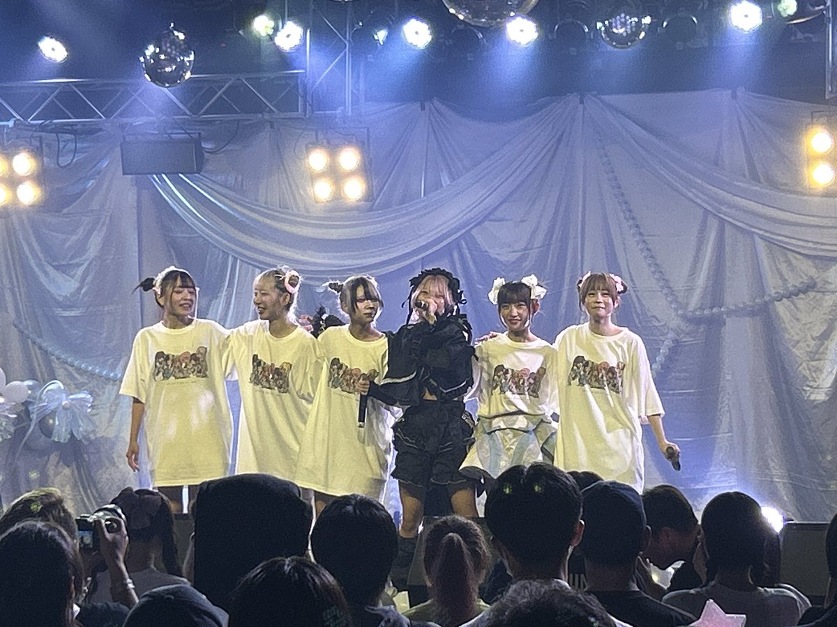 w_grl8's tweet photo. うたんちゅ卒業おめでとう🥲
最高のライブで最高の夏だった‼️

ふゆかちゃん招待ありがとう！！！ https://t.co/IDvtg2VvzN