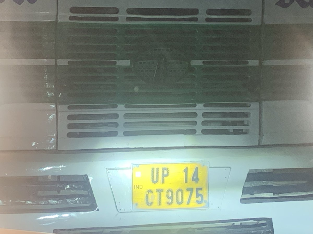 memaurya_arvind's tweet photo. Buses, cars, bikes coming wrong side in busiest of Gol Chakkars in greater Noida even during peak traffic time and in school times too. Citizens left to mange and fight for themselves @Uppolice https://t.co/5nCKujaSuG