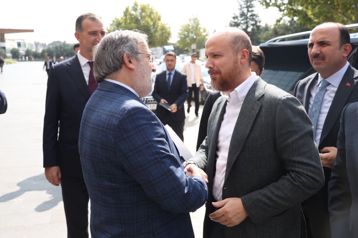 _mustafatatlisu's tweet photo. Ümmetin derdiyle dertlenen, mazlumların hamisi, gençlerin Abisi Bilal Erdoğan Filistin davası için yine düştü yollara.
Konya’da misafir ettik. Gençlerle, İHL’lilerle buluştu. Biz de hasret giderdik.
Allah sağlık sıhhat hayırlı uzun ömürler versin. İyiki var… https://t.co/PGo63OzcU8