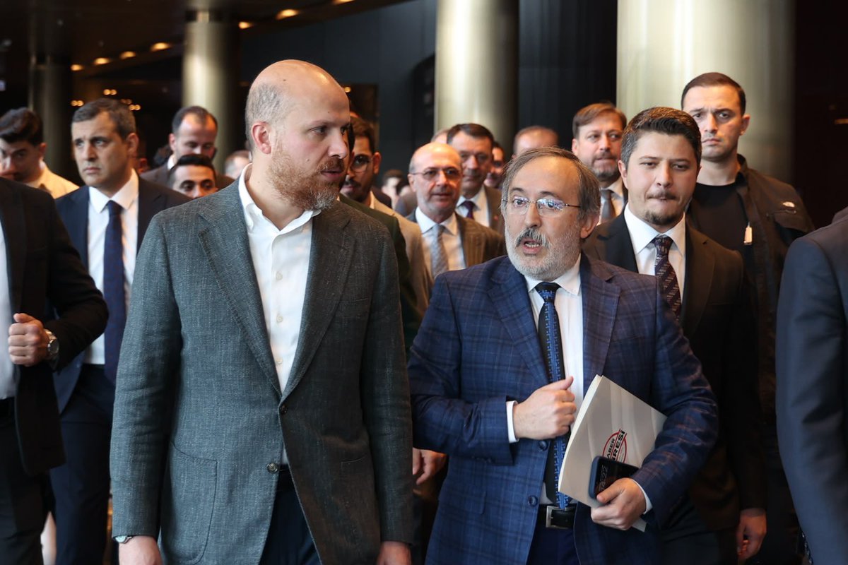 _mustafatatlisu's tweet photo. Ümmetin derdiyle dertlenen, mazlumların hamisi, gençlerin Abisi Bilal Erdoğan Filistin davası için yine düştü yollara.
Konya’da misafir ettik. Gençlerle, İHL’lilerle buluştu. Biz de hasret giderdik.
Allah sağlık sıhhat hayırlı uzun ömürler versin. İyiki var… https://t.co/PGo63OzcU8