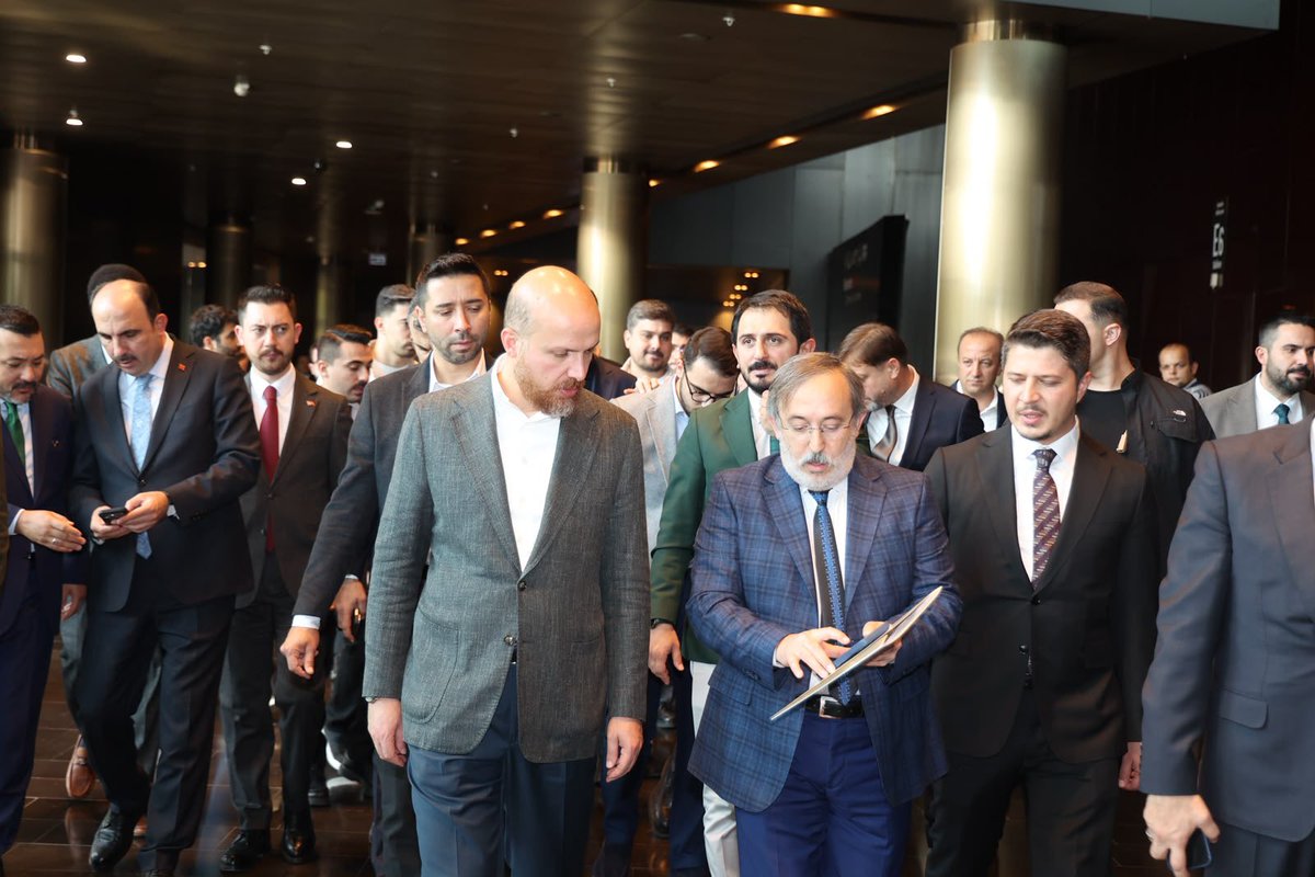 _mustafatatlisu's tweet photo. Ümmetin derdiyle dertlenen, mazlumların hamisi, gençlerin Abisi Bilal Erdoğan Filistin davası için yine düştü yollara.
Konya’da misafir ettik. Gençlerle, İHL’lilerle buluştu. Biz de hasret giderdik.
Allah sağlık sıhhat hayırlı uzun ömürler versin. İyiki var… https://t.co/PGo63OzcU8