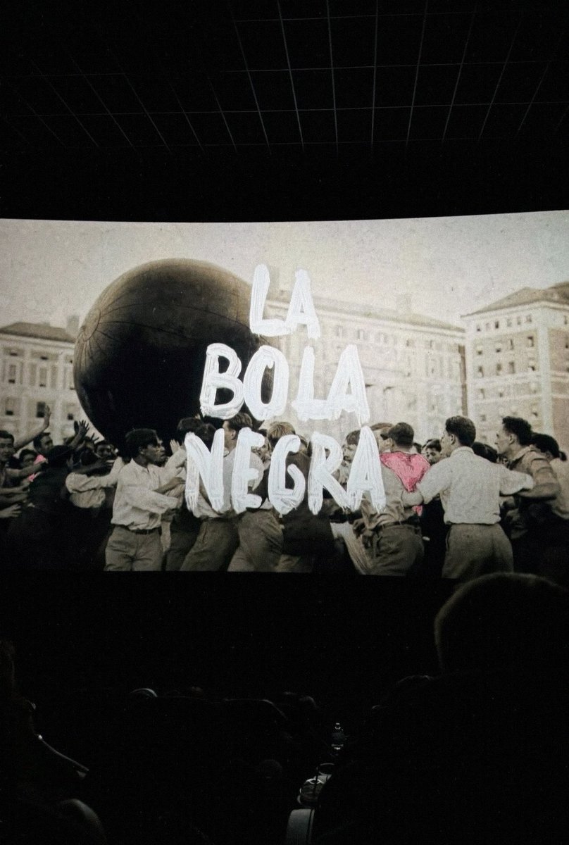 Guille_Au's tweet photo. Yo no entiendo mucho de cine ni tampoco se si ganará el Oscar, pero supongo que si cuando termina la película toda la sala se queda en silencio pensando en lo que acaba de ver es motivo más que suficiente como para sentirte premiado https://t.co/jh00AzCbaB