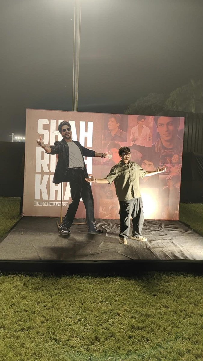 AJSRKIANN7's tweet photo. More than 3000 students of CVM University , Gujarat are ready to groove at a special SRK event for the freshers party 
#King https://t.co/AneQqxhpMa