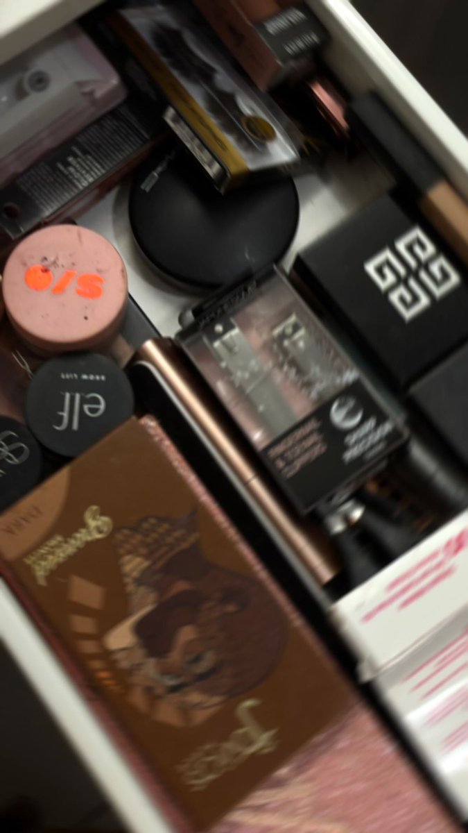 SOYOUREKM's tweet photo. love doing my makeupp https://t.co/zKvjYuDDoE