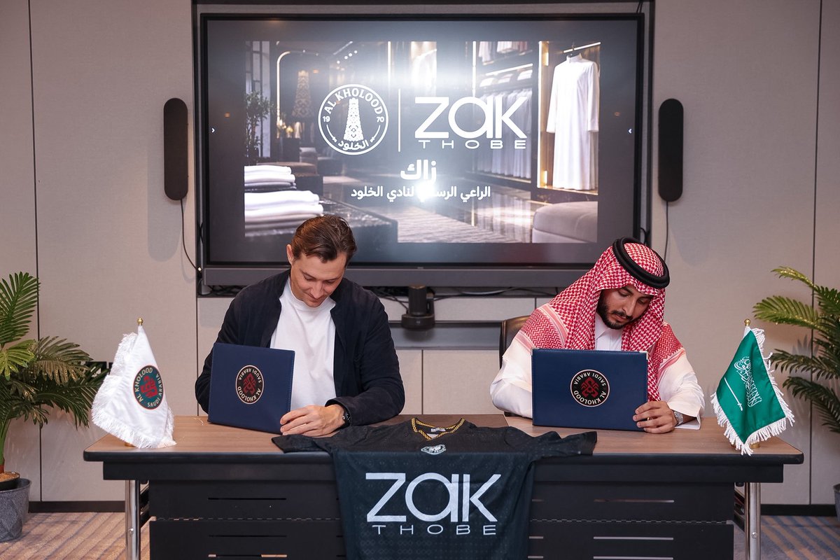 AlKholoodClub's tweet photo. 📸 من مـراسم توقيـع الشراكـة مع ثيـاب زاك https://t.co/ZB1ySVRWLB