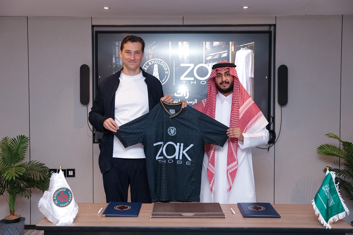 AlKholoodClub's tweet photo. 📸 من مـراسم توقيـع الشراكـة مع ثيـاب زاك https://t.co/ZB1ySVRWLB