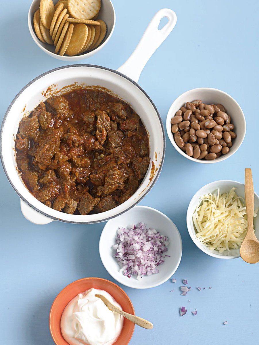 DeliaOnline's tweet photo. Recipe of the Day: Cincinnati 5-Ways Chilli 🌶️

A comforting choice for a relaxed mid-week supper or easy entertaining. Delia’s slow-cooked beef chilli is served with pinto beans, grated cheese, raw onion, soured cream and crackers, so everyone can build their own bowl.

https://t.co/cQ29zNQEO3

#recipeoftheday #chilli #beefchilli #comfortfood #spicybeef #deliaonline