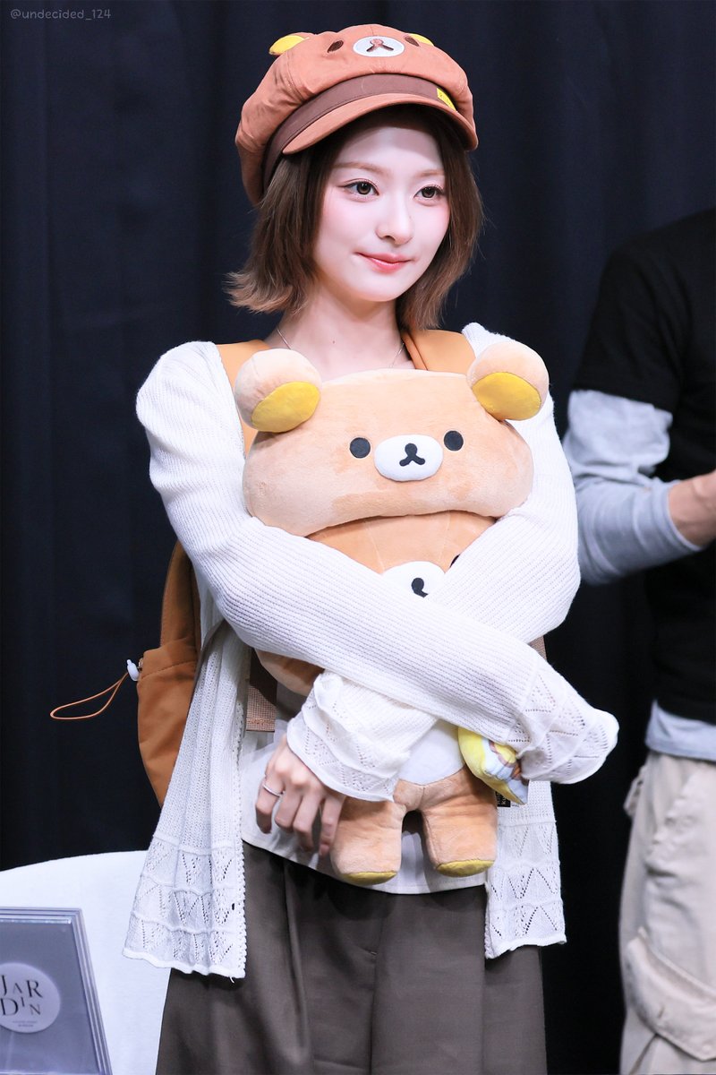 undecided_124's tweet photo. #이나경 #LEENAGYUNG 
#프로미스나인 #fromis_9    

260913 https://t.co/6Uy0qr7ieQ