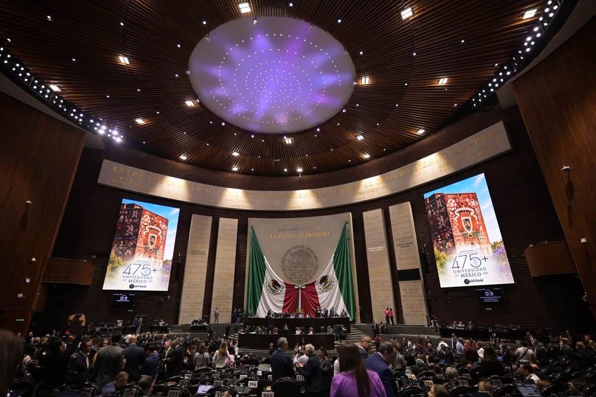 ErnestinaGodoy_'s tweet photo. Desde hoy, la leyenda alusiva a los 475 años de la máxima Casa de Estudios de México, nuestra @UNAM_MX, quedará inscrita en el Muro de Honor del Salón de sesiones de la Cámara de Diputados.
¡Goya! https://t.co/a88yXFe3Gs