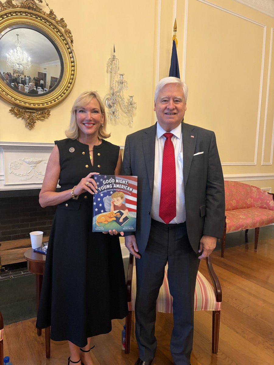 AOTUS12_Wilson's tweet photo. It was a pleasure to host @KelleyAshbyPaul at the National Archives and learn about her recently released book "Good Night, Young American." Americans of all ages can enjoy this story of our nation's founding! https://t.co/xFexaYTlP0
