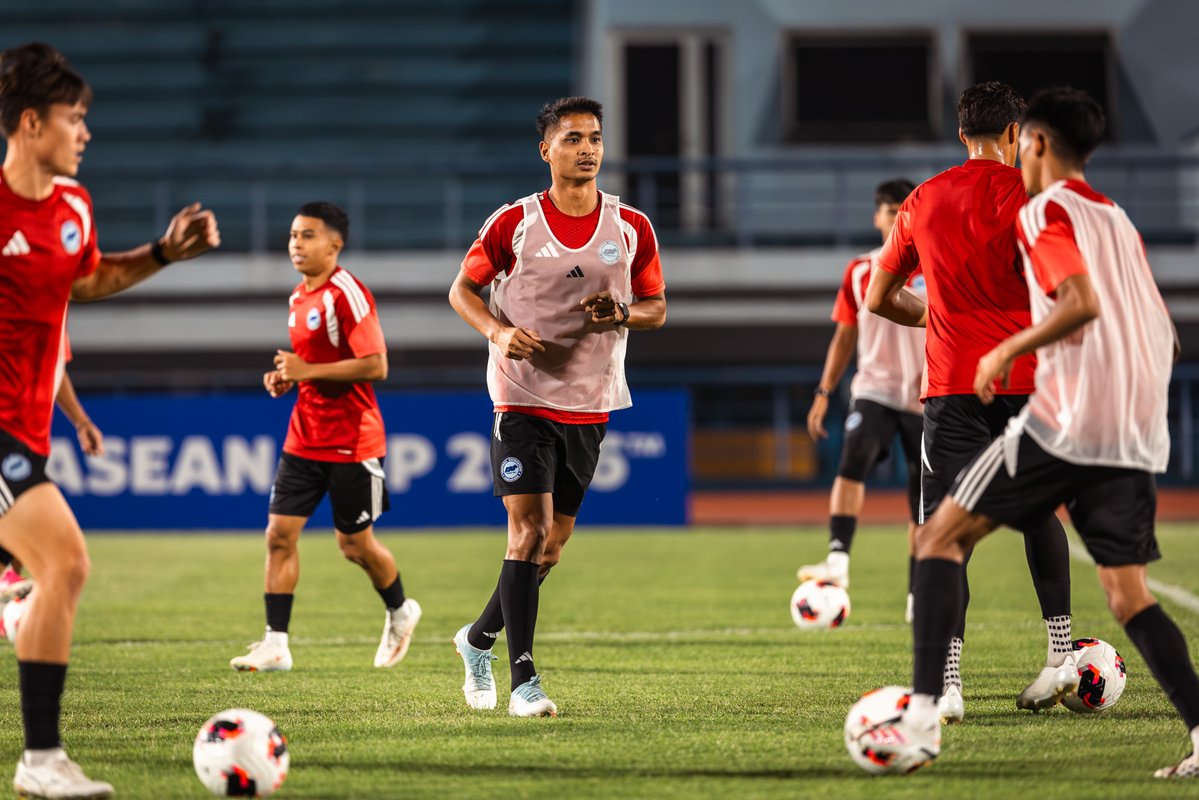 FASingapore's tweet photo. Locked in! 🔒🦁

One more session in the books as the Lions get ready for tomorrow’s FIFA ASEAN Cup 2026 clash against Malaysia.

📲 Read the full match preview via the link in bio. https://t.co/9AKSLbwhhs