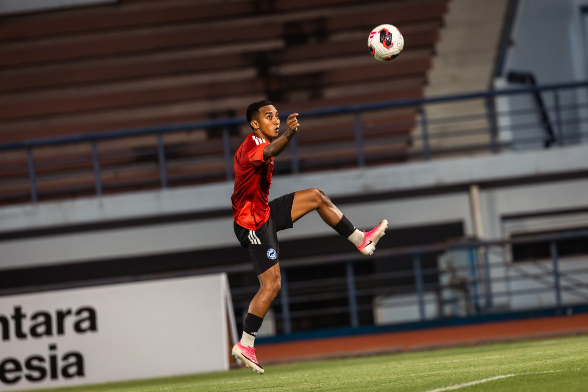 FASingapore's tweet photo. Locked in! 🔒🦁

One more session in the books as the Lions get ready for tomorrow’s FIFA ASEAN Cup 2026 clash against Malaysia.

📲 Read the full match preview via the link in bio. https://t.co/9AKSLbwhhs