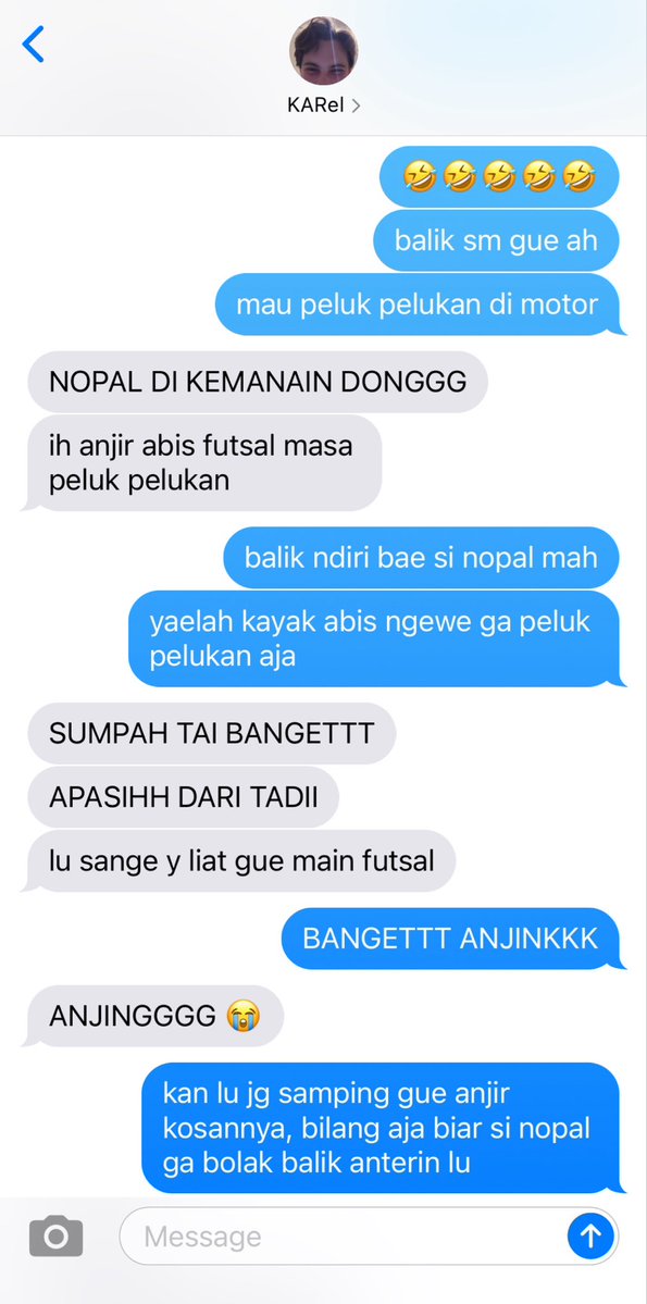alekalbwon's tweet photo. #pialbon one tweet au (agak 18+)

udah jalan lama (gaada hubungan) makin bisa tengil nih si alfi ke karel. edisi abis futsalan kelas alfi vs kelas karel https://t.co/3HyhGJdnM2