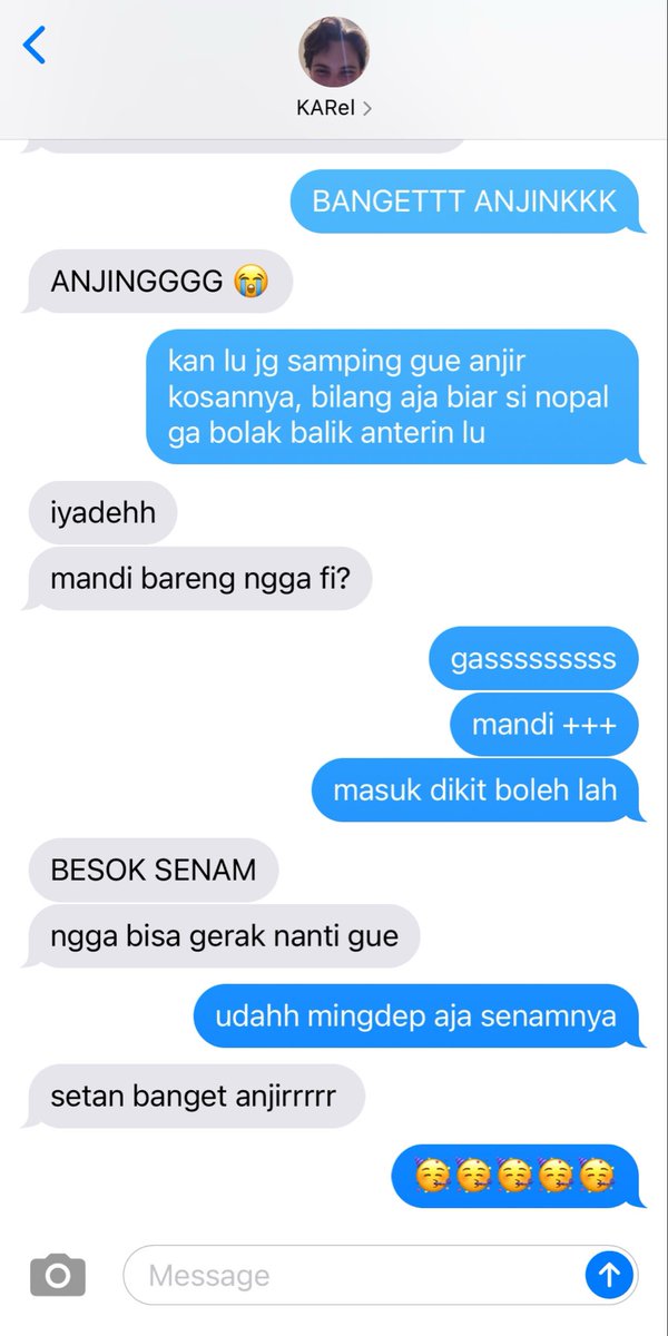 alekalbwon's tweet photo. #pialbon one tweet au (agak 18+)

udah jalan lama (gaada hubungan) makin bisa tengil nih si alfi ke karel. edisi abis futsalan kelas alfi vs kelas karel https://t.co/3HyhGJdnM2