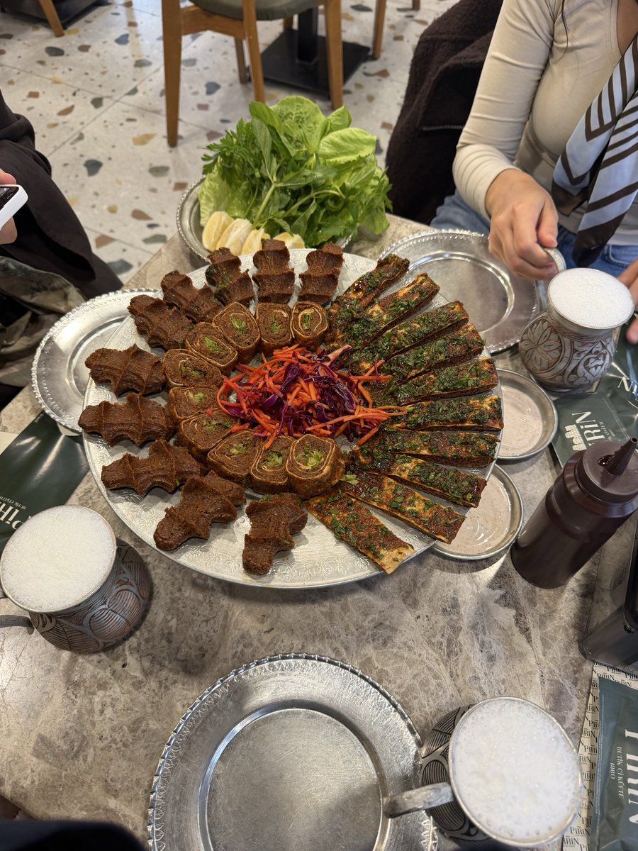 asullwe's tweet photo. eylül dump https://t.co/gWjofQoeWv