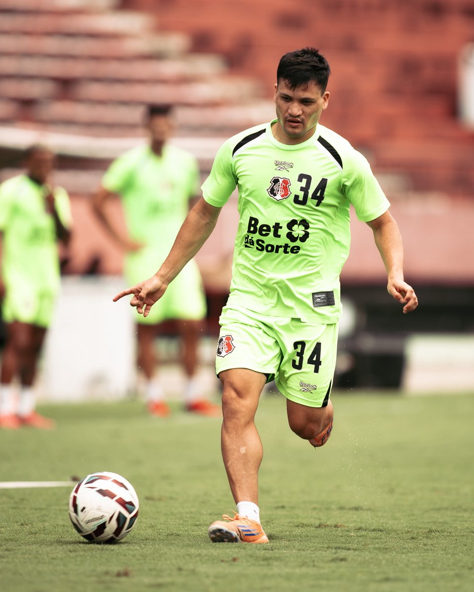 SantaCruzFC's tweet photo. Mais um dia de treinos finalizado! 🐍 Seguimos focados na partida do próximo sábado, contra o Maringá. Vamos juntos! 🖤🤍❤️ https://t.co/0ixB78dvZl