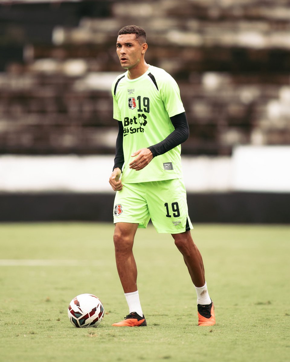SantaCruzFC's tweet photo. Mais um dia de treinos finalizado! 🐍 Seguimos focados na partida do próximo sábado, contra o Maringá. Vamos juntos! 🖤🤍❤️ https://t.co/0ixB78dvZl