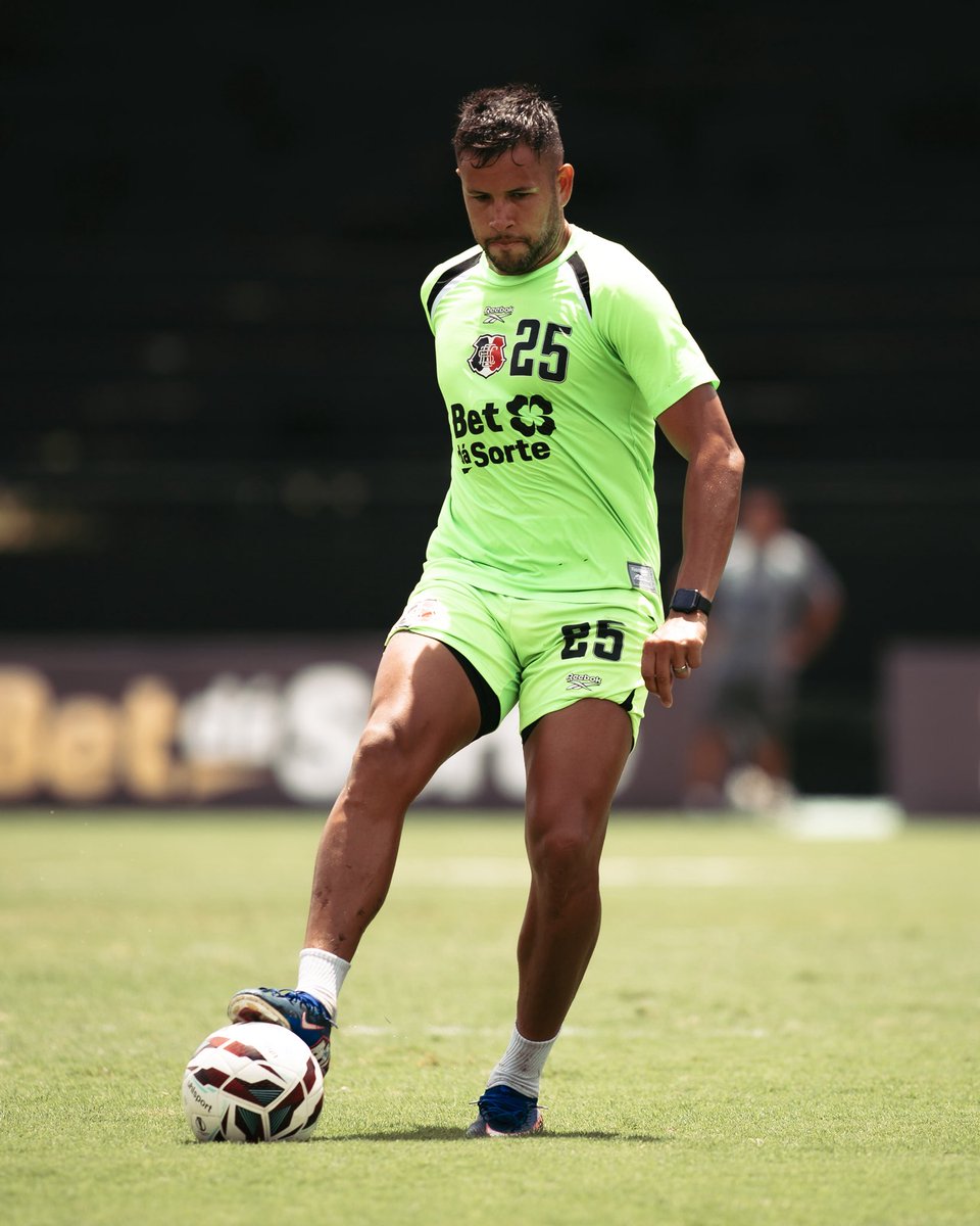 SantaCruzFC's tweet photo. Mais um dia de treinos finalizado! 🐍 Seguimos focados na partida do próximo sábado, contra o Maringá. Vamos juntos! 🖤🤍❤️ https://t.co/0ixB78dvZl