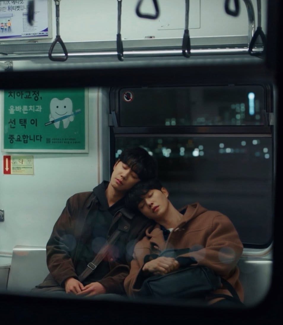 Qnainai's tweet photo. 절정의  지엄마랑똑같네
여자는똑같은데 오른쪽같앳던분 왼쪽으로이행한거 감동적임.. https://t.co/UZmOVnWV8A