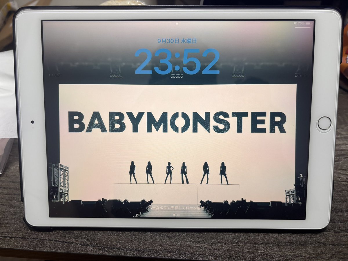 _Res12's tweet photo. iPadのロック画面いい https://t.co/wnkcItgPqW