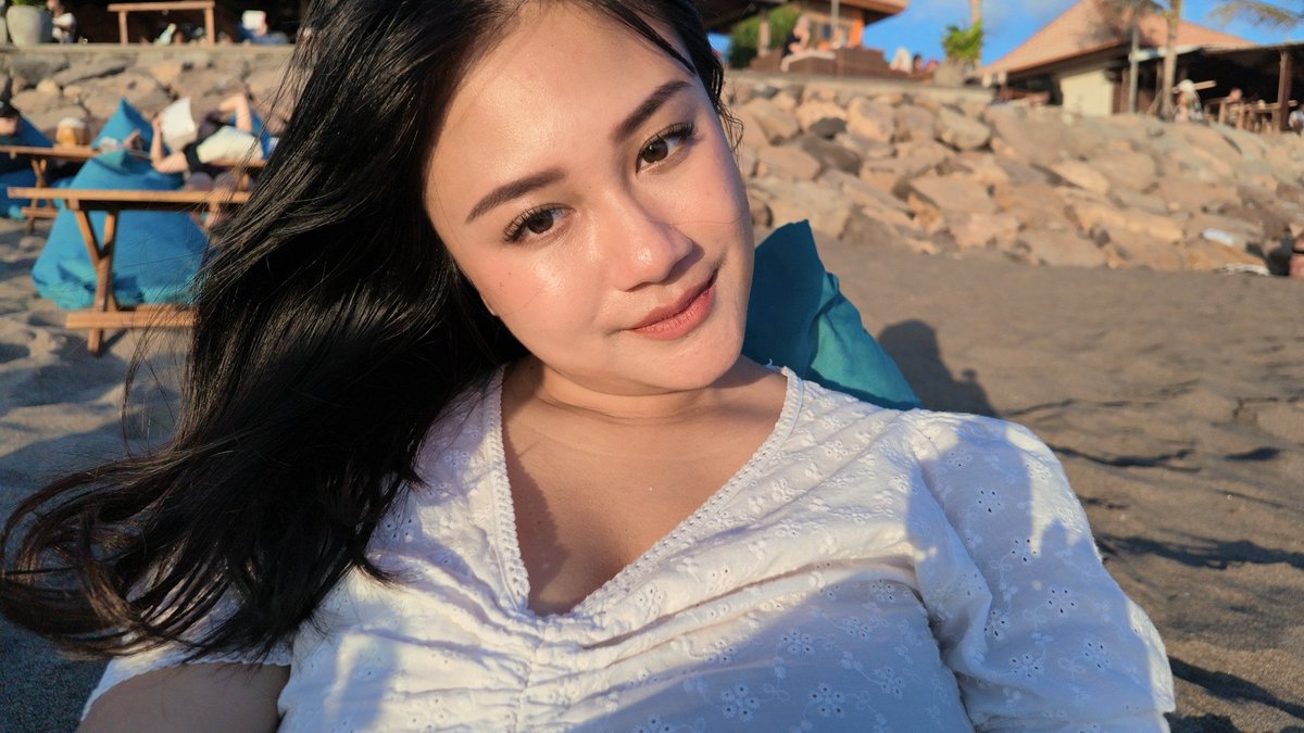 RirinINS69's tweet photo. Ada nggak sih cowok yang kalau udah nyaman sama cewek, bawaannya pengen deket terus? Jangan bilang cuma aku yang suka cowok kayak gitu 😌 https://t.co/ixnkyUsyLU