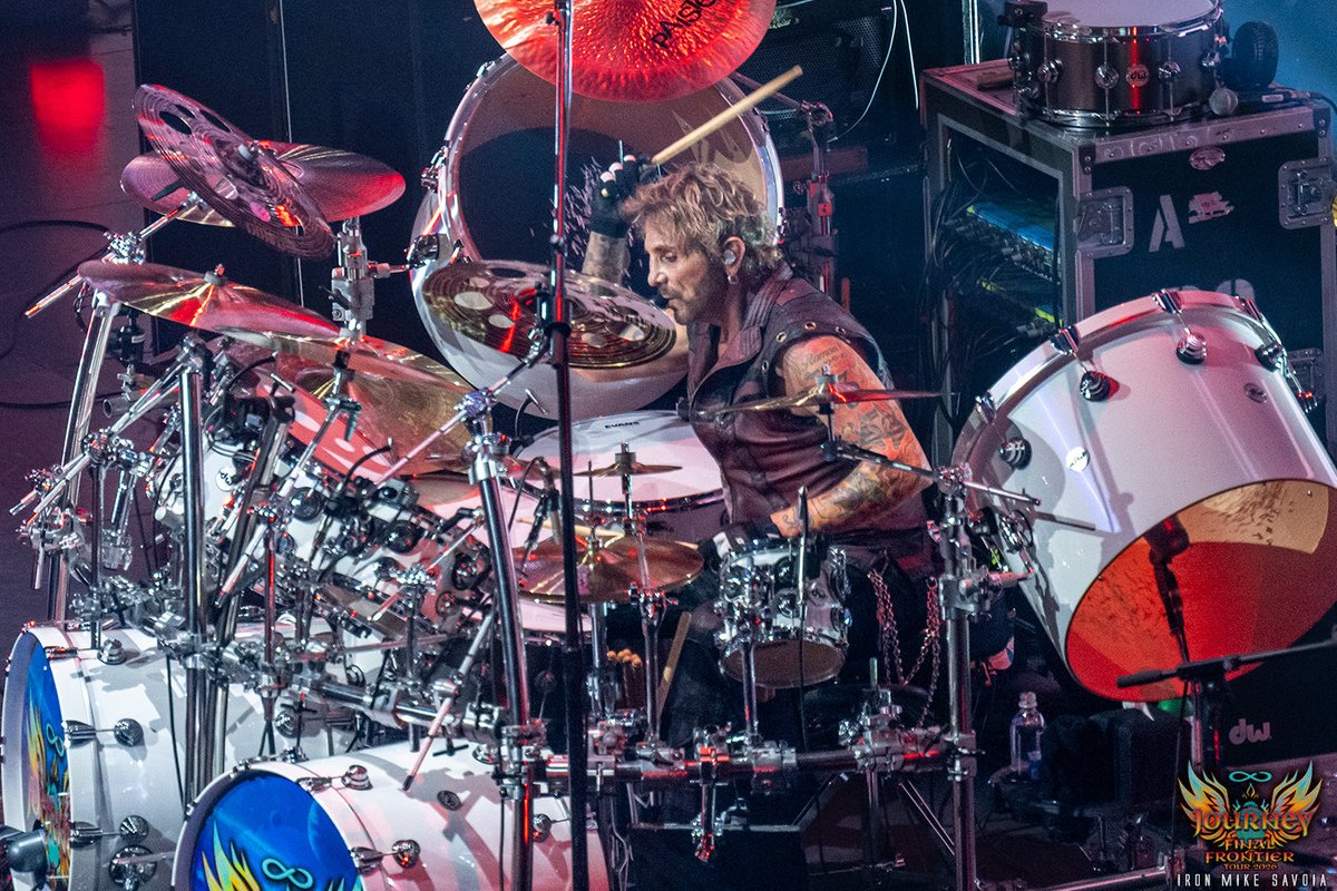 DeenTheDrummer's tweet photo. Greetings from Journey’s Final Frontier Tour 🔥🔥🔥 A couple of days off, then we are headed to Grand Forks, ND!! 

📷 @ironmikesavoia https://t.co/pHMb0pbju0
